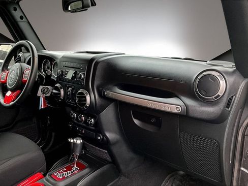 Used 2018 Jeep Wrangler Unlimited Sport S AWD/4WD image 24