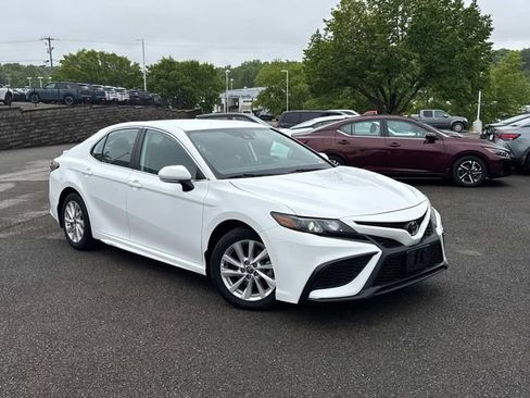 Used 2023 Toyota Camry SE FWD image 2