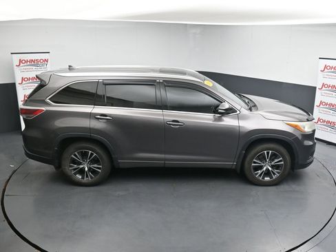 Used 2016 Toyota Highlander XLE AWD/4WD image 34