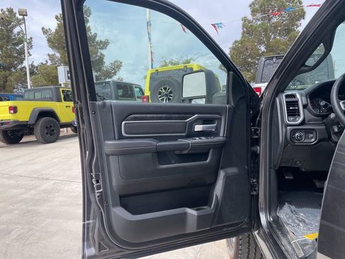 New 2024 RAM 2500 Big Horn w/ Night Edition AWD/4WD image 13