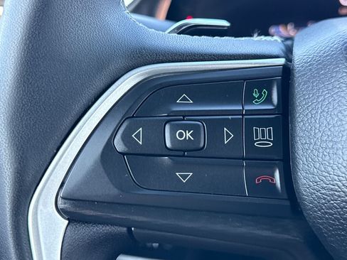Used 2025 Jeep Grand Cherokee L Altitude AWD/4WD image 26