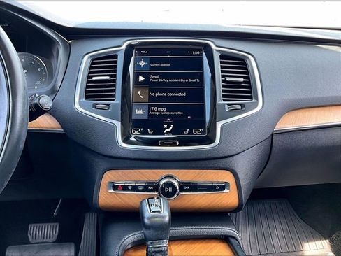 Used 2022 Volvo XC90 T6 Momentum w/ Climate Package image 18