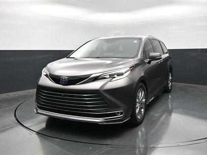 Used 2022 Toyota Sienna Platinum