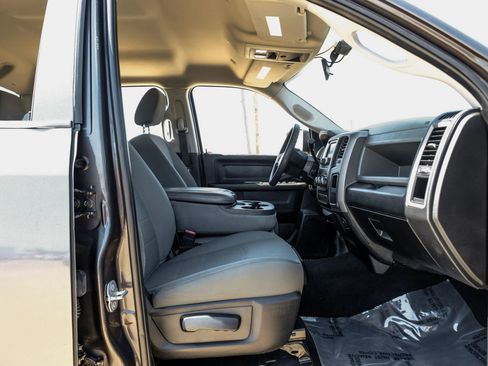 Used 2018 RAM 3500 Tradesman w/ Chrome Appearance Group AWD/4WD image 37