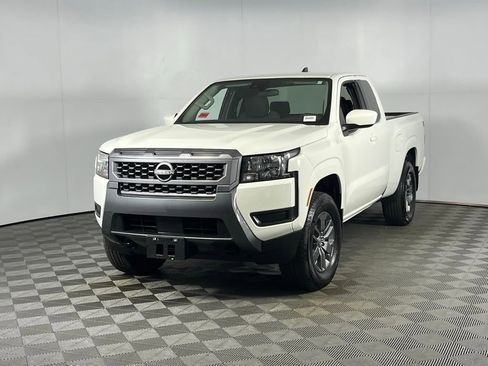 Used 2025 Nissan Frontier SV image 10
