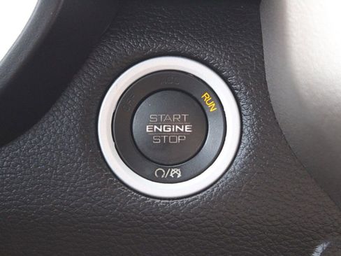 Used 2019 RAM 1500 Laramie image 33