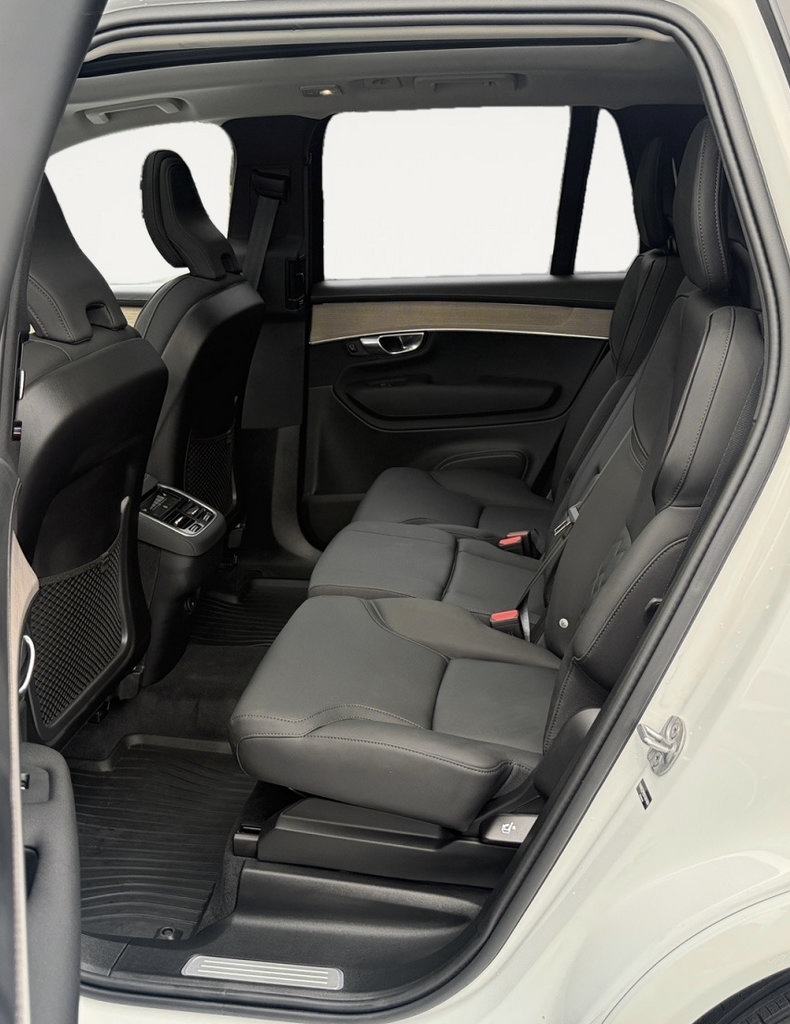 Used 2025 Volvo XC90 B6 Plus w/ Protection Package Premier AWD/4WD image 13