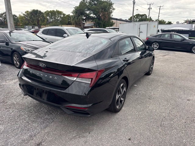 Certified 2023 Hyundai Elantra SEL w/ Convenience Package FWD image 3