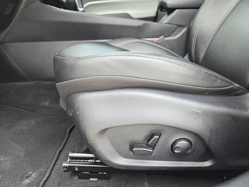 Used 2025 Jeep Compass Limited image 23