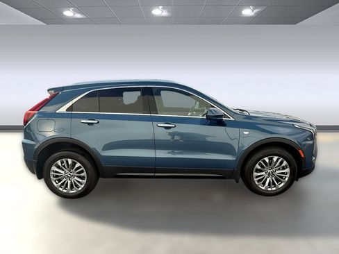 Used 2025 Cadillac XT4 Premium Luxury image 8