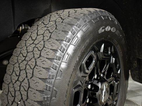 Used 2021 Chevrolet Silverado 2500 LTZ w/ LTZ Plus Package image 12