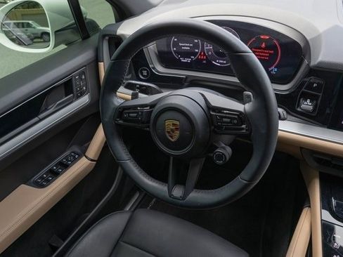 Used 2024 Porsche Cayenne image 25
