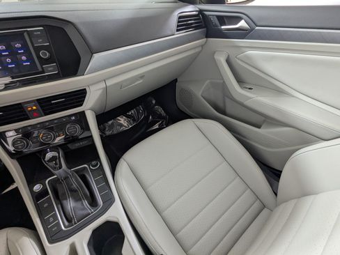 Used 2024 Volkswagen Jetta SE w/ Panoramic Sunroof Package FWD image 13