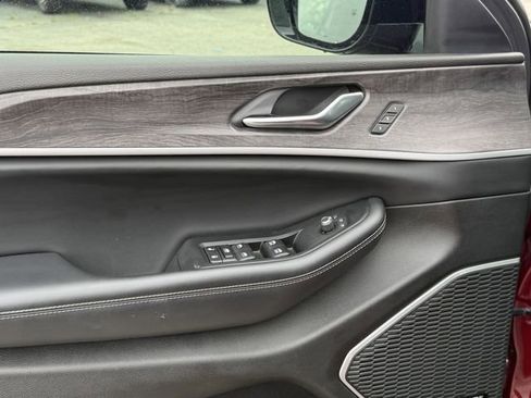 Used 2022 Jeep Grand Cherokee Limited 4xe image 12