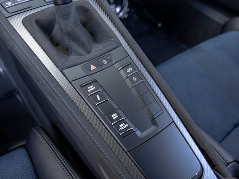Certified 2025 Porsche 718 Cayman GT4 RS RWD image 54