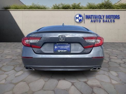 Used 2018 Honda Accord Touring image 4