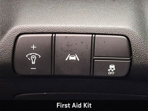 Used 2023 Hyundai Elantra Limited w/ Preferred Accessory Package image 19