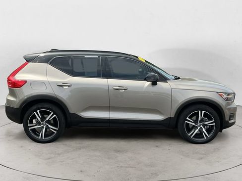 Used 2022 Volvo XC40 T5 R-Design w/ Advanced Package AWD/4WD image 4