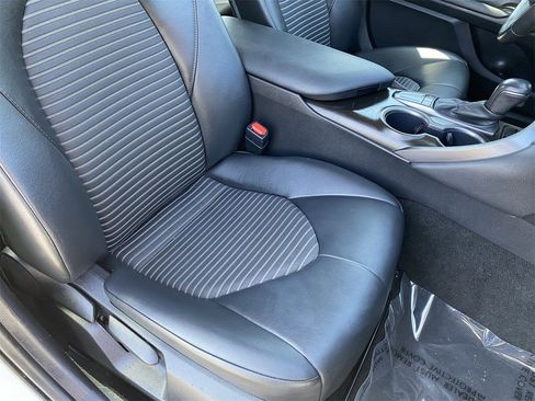 Used 2023 Toyota Camry SE image 10