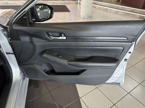 Used 2024 Nissan Altima 2.5 SV FWD image 20