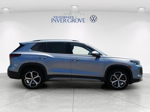 Certified 2025 Volkswagen Tiguan SE AWD/4WD image 8