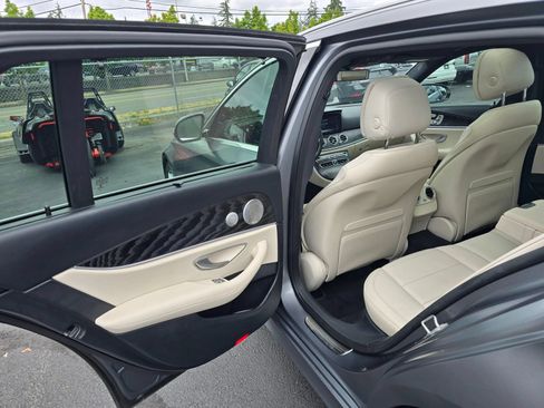 Used 2019 Mercedes-Benz E 450 4MATIC Wagon image 16