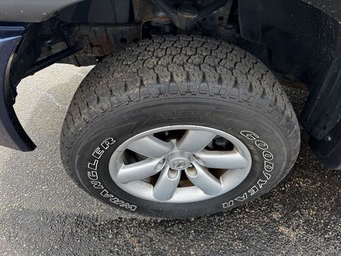 Used 2010 Nissan Titan SE w/ SE Value Truck Pkg image 2