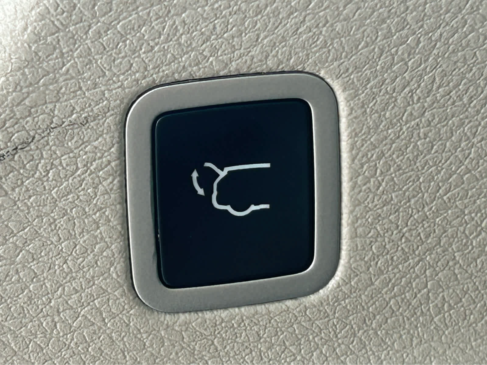 Used 2024 Chrysler Pacifica Touring-L FWD image 9