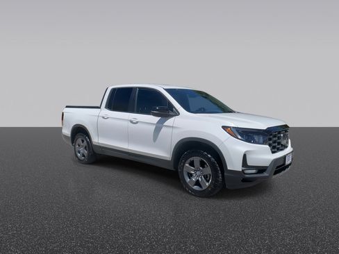 Certified 2024 Honda Ridgeline TrailSport image 3