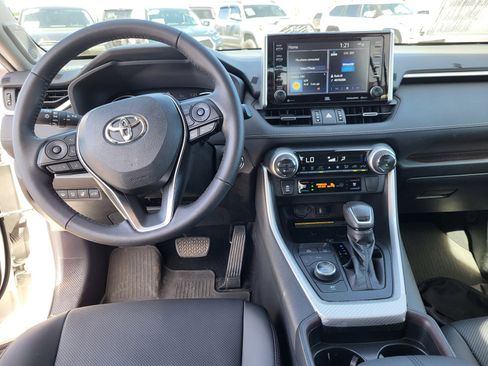 Used 2021 Toyota RAV4 Limited image 18