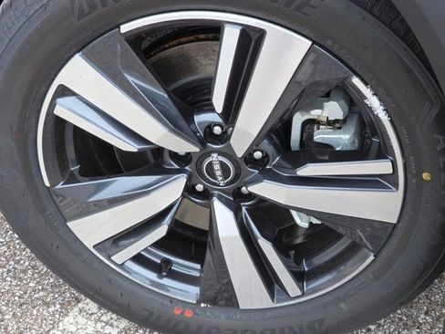 New 2025 Nissan Rogue SL w/ Tech Package image 19