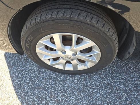 Used 2018 Nissan Versa SV w/ SV Special Edition Package image 6