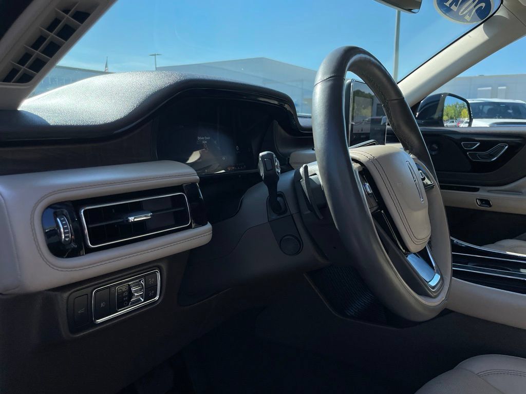 Used 2021 Lincoln Aviator Reserve w/ Elements Package Plus AWD/4WD image 27