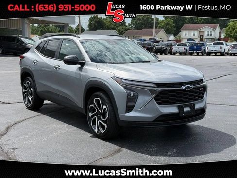 Used 2024 Chevrolet Trax RS w/ Driver Confidence Package FWD image 1
