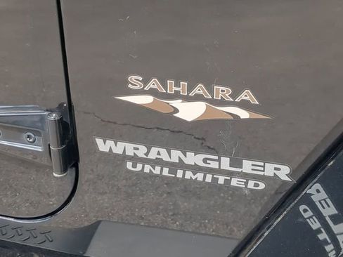 Used 2016 Jeep Wrangler Unlimited Sahara w/ Connectivity Group AWD/4WD image 13
