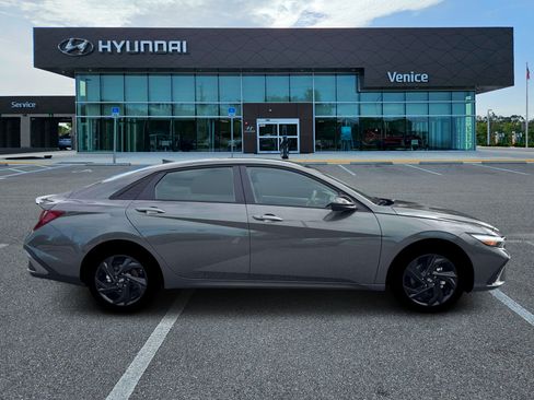 New 2026 Hyundai Elantra SEL Sport FWD image 9