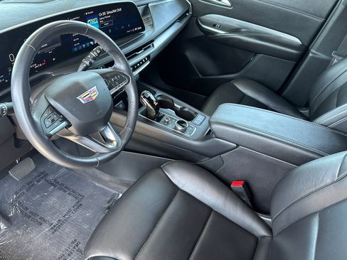 Used 2024 Cadillac XT4 Premium Luxury image 10