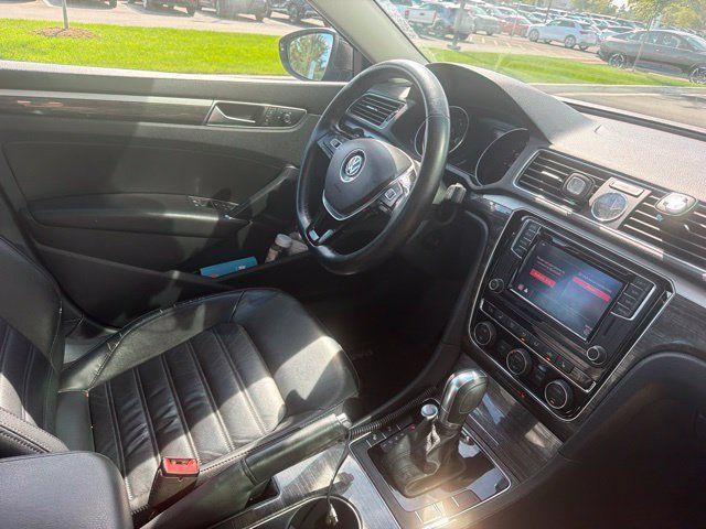 Used 2016 Volkswagen Passat 1.8T SEL Premium FWD image 14