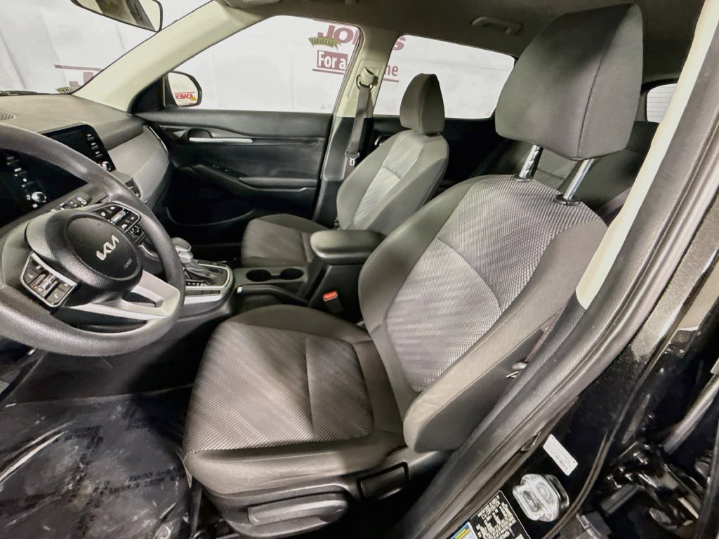 Used 2026 Kia Seltos LX FWD image 24