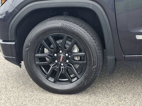 Used 2022 GMC Sierra 1500 Elevation w/ LPO, Elevation Black Package AWD/4WD image 8