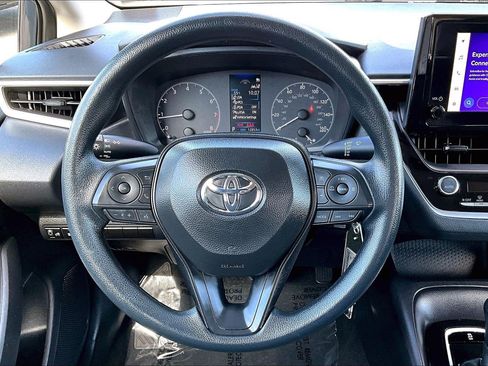 Used 2025 Toyota Corolla LE FWD image 5