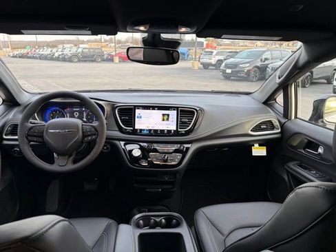 New 2026 Chrysler Pacifica Select w/ S Appearance Package image 13