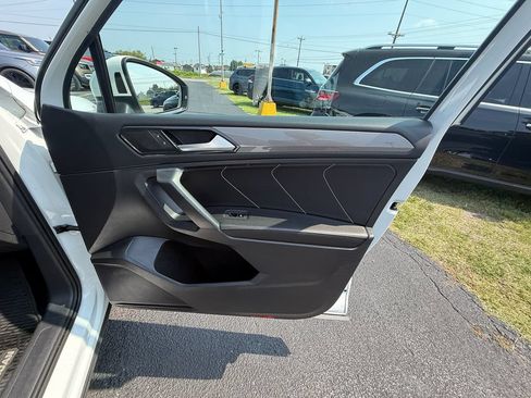 Used 2022 Volkswagen Tiguan SE FWD image 22