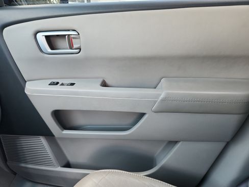 Used 2013 Honda Pilot Touring image 16