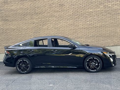 New 2026 Nissan Sentra SR w/ SR All Weather Package FWD image 5