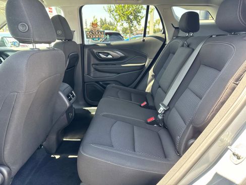 Used 2024 GMC Terrain SLE image 18