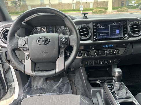 Used 2022 Toyota Tacoma TRD Off-Road w/ Technology Package image 19
