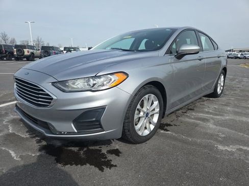 Used 2020 Ford Fusion SE FWD image 2