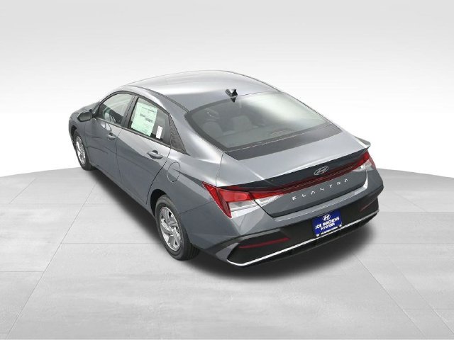 Used 2026 Hyundai Elantra SE FWD image 28