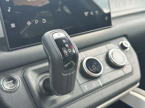 Used 2025 Land Rover Defender 110 S image 23